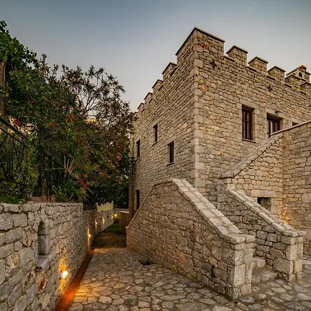 فيلة Cassiopeia's Castle غيتيو