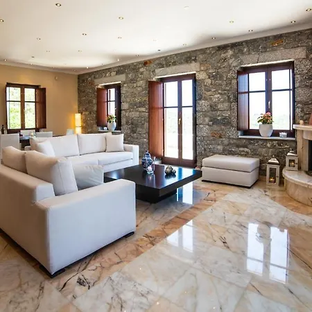 Cassiopeia's Castle Гитион